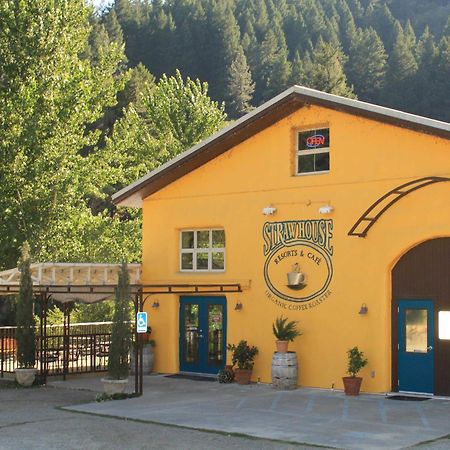 Strawhouse Resorts Big Bar Kültér fotó